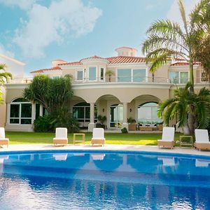 Exclusive Beachfront Luxury Villa, Private Gym, Personalized 5 Star-Service, Beach Direct Access